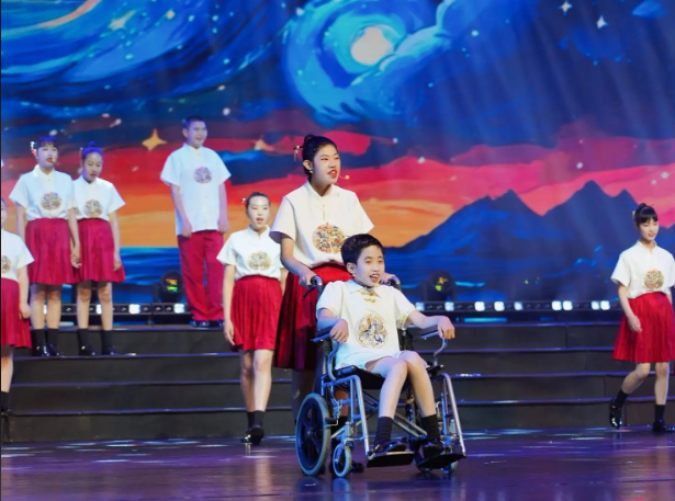 校园教师和孩子们感人的扮演点赞为孩子们自强不息的精神点赞 校园教师和孩子们感人的扮演点赞为孩子们自强不息的精神点赞