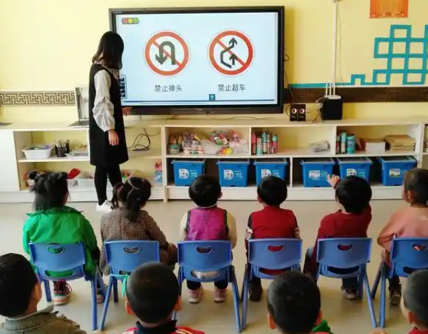 缩小区域城乡之间的差距让教育公平的阳光普照每一个角落 缩小区域城乡之间的差距让教育公平的阳光普照每一个角落