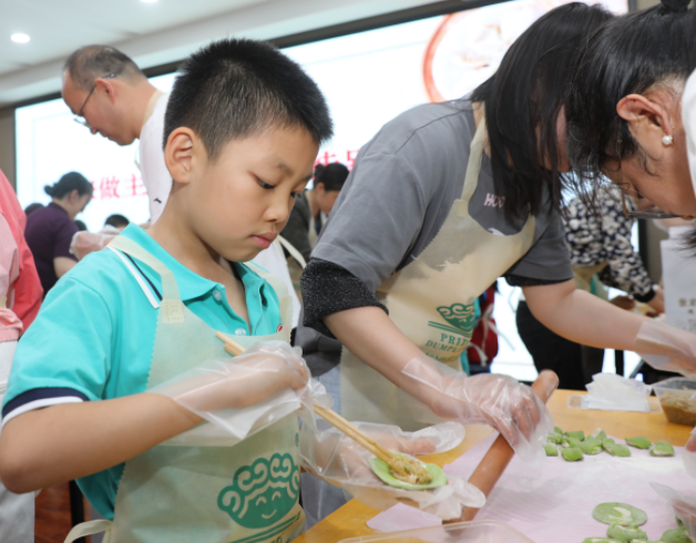 家长容易陷入焦虑控制遭遇反抗无力更焦虑的恶性循环