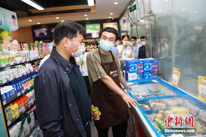 张近东在苏宁小店 全面聚焦用户体验 张近东现身苏宁旗下多个创新零售业态